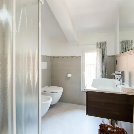 In With Pool And Jacuzzis Ostra Vetere